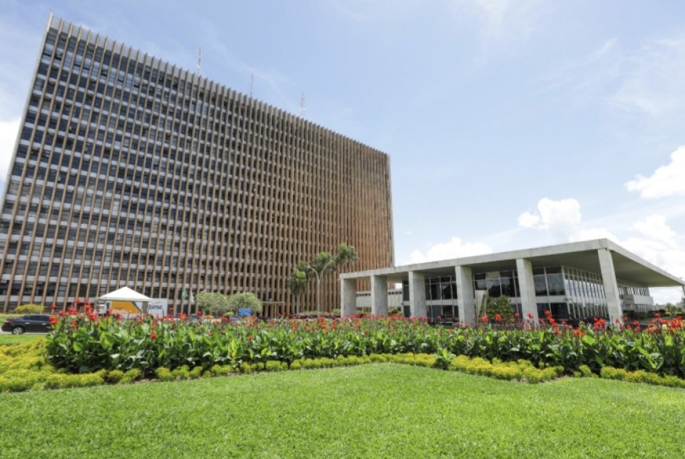 GDF nomeia 3.959 novos servidores nas �reas de Educa��o, Seguran�a e Sa�de