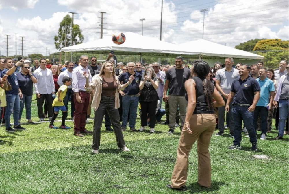 Com investimento de R$ 1,8 milh�o, GDF entrega campo de grama sint�tica no Taguaparque 