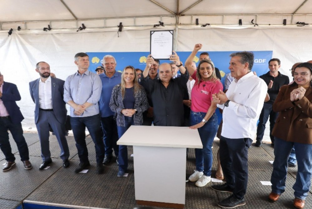 Governador Ibaneis Rocha autoriza pavimenta��o do Residencial Santa Maria na DF-290 