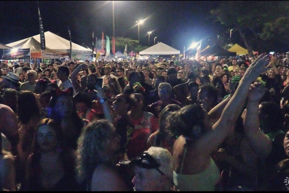 Bloco Concentra Mas N�o Sai agita o Carnaval de Bras�lia