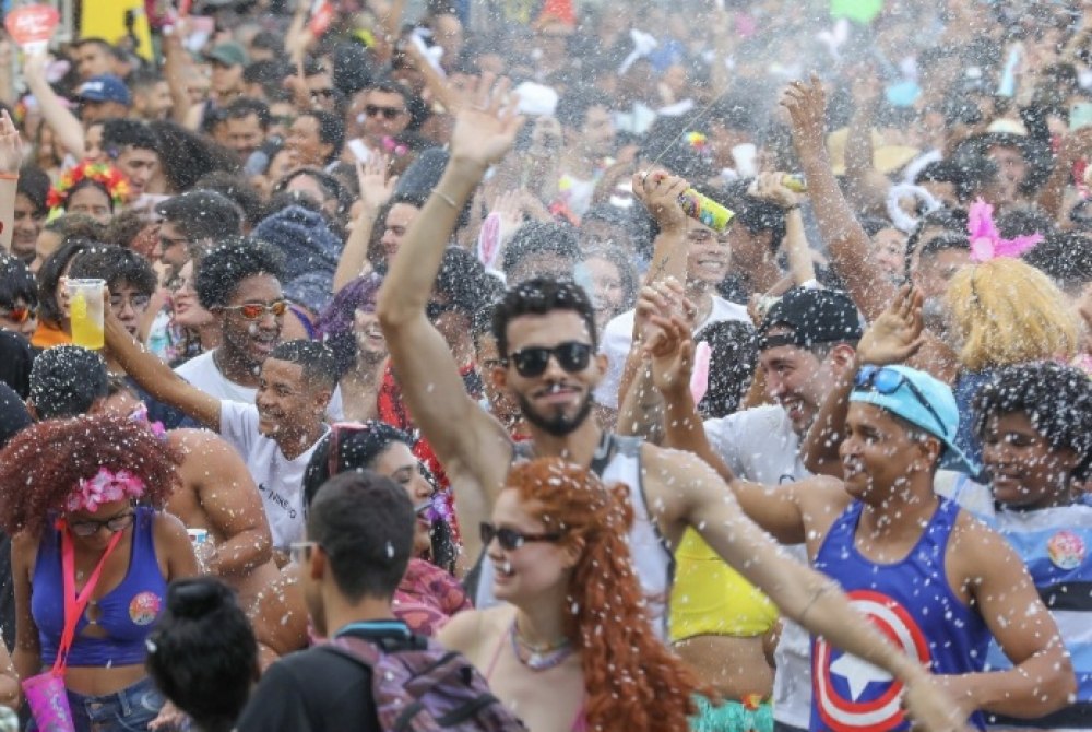 Vai curtir o Carnaval? Saiba como evitar bolhas e calos nos p�s 