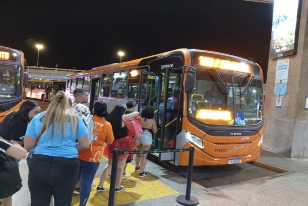 Vai de Gra�a registra mais de 2,4 milh�es de acessos nos �nibus e metr� do DF durante o Carnaval