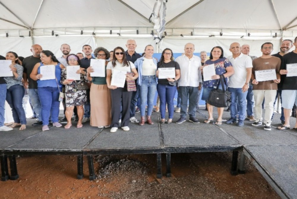 Quinhentas fam�lias do Arapoanga recebem escrituras de moradia neste s�bado (7)