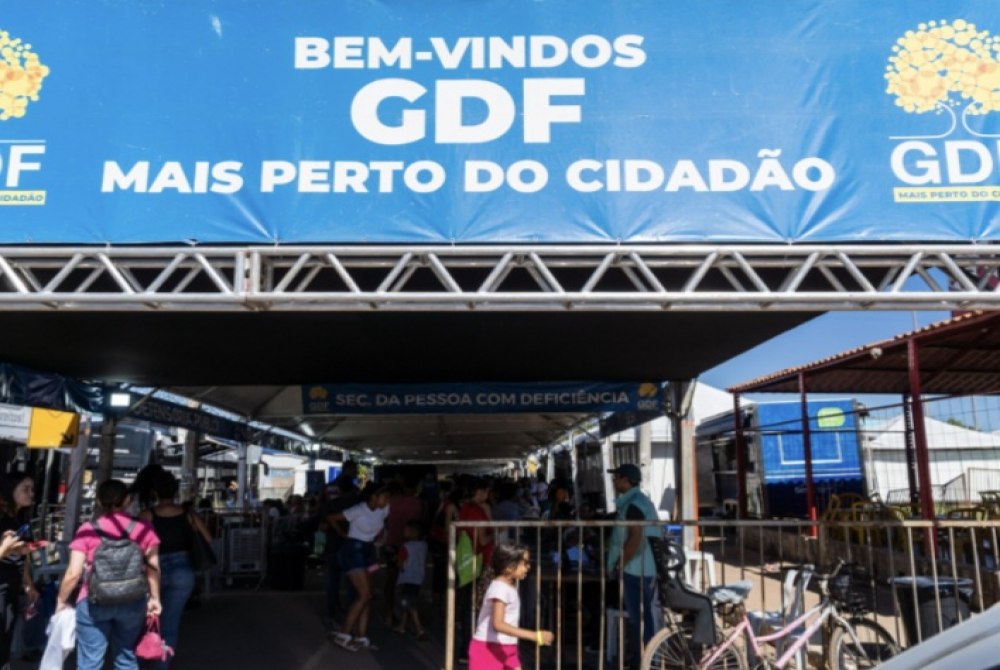 GDF Mais Perto do Cidad�o re�ne mais de 4 mil pessoas na Estrutural com servi�os, lazer e cidadania
