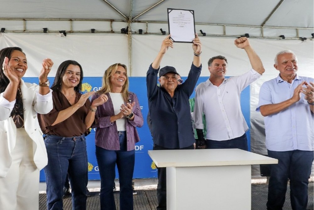 Governador Ibaneis Rocha assina ordem de servi�o para pavimenta��o da VC-541, em Brazl�ndia