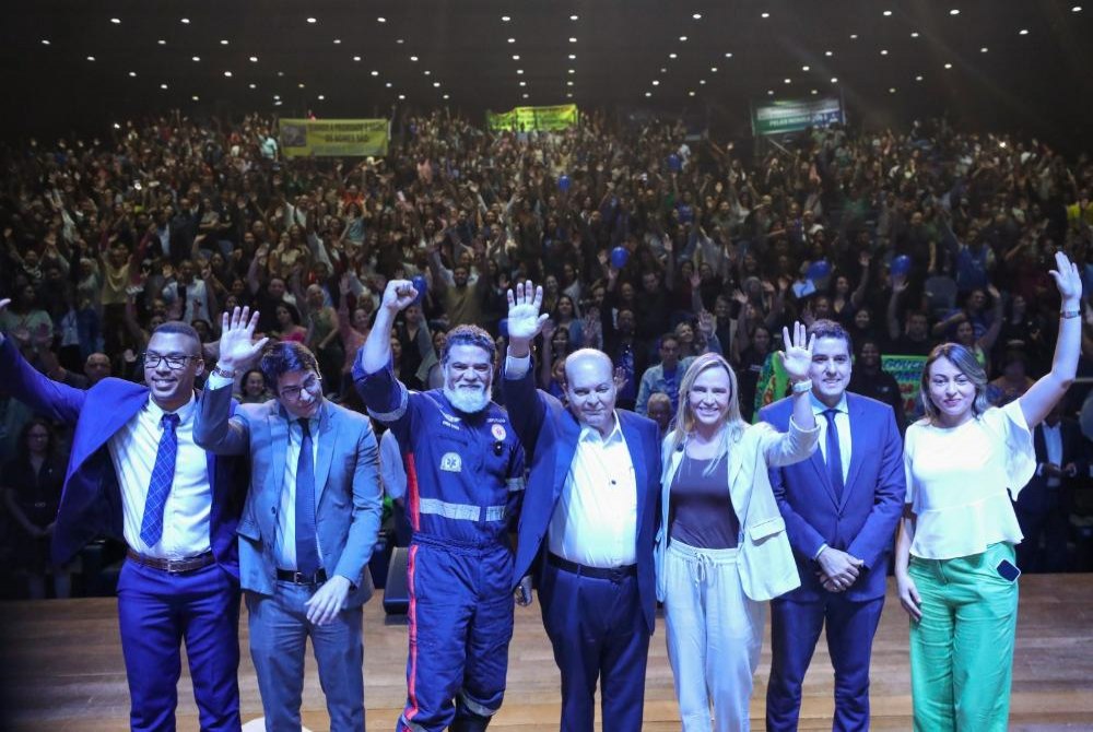 Governador Ibaneis Rocha nomeia 1.154 profissionais para refor�ar a rede p�blica de sa�de