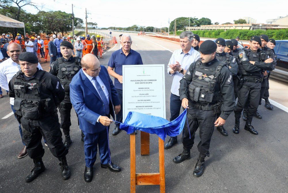No �ltimo dia de mandato, governador inaugura viaduto e libera trechos da Epig 