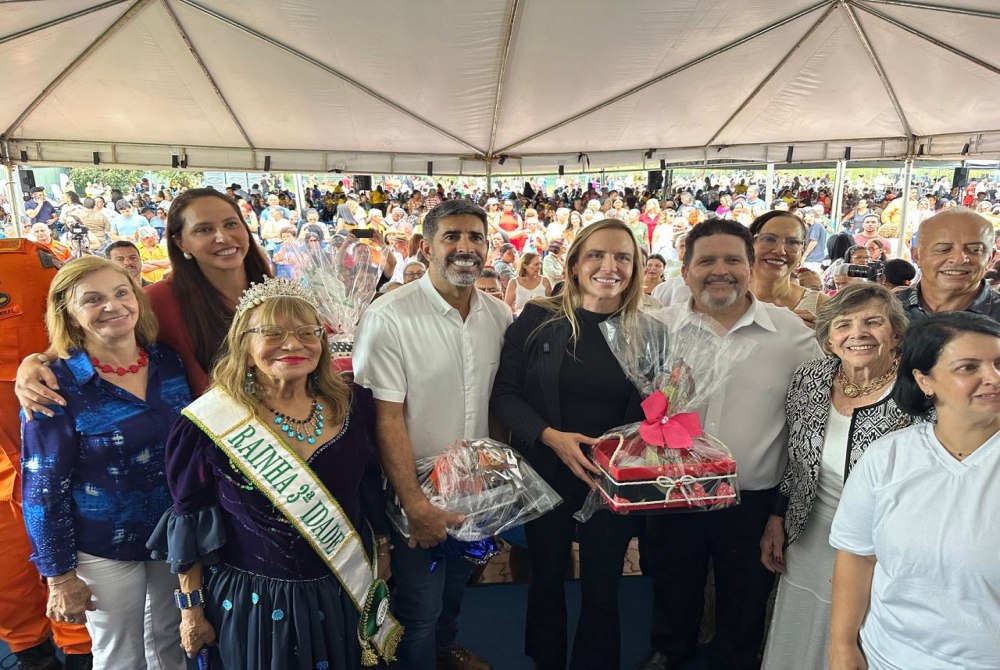 A governadora Celina Le�o anuncia a cria��o da Secretaria do Idoso como um ato priorit�rio do seu governo.
