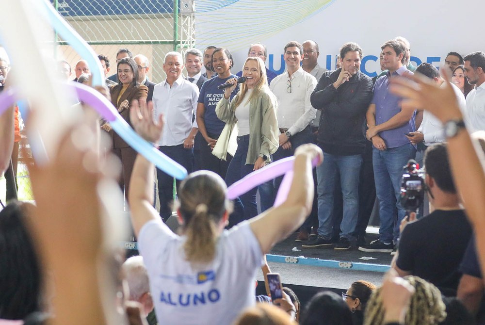 QualificaDF M�vel forma 580 profissionais e aproxima alunos do mercado de trabalho