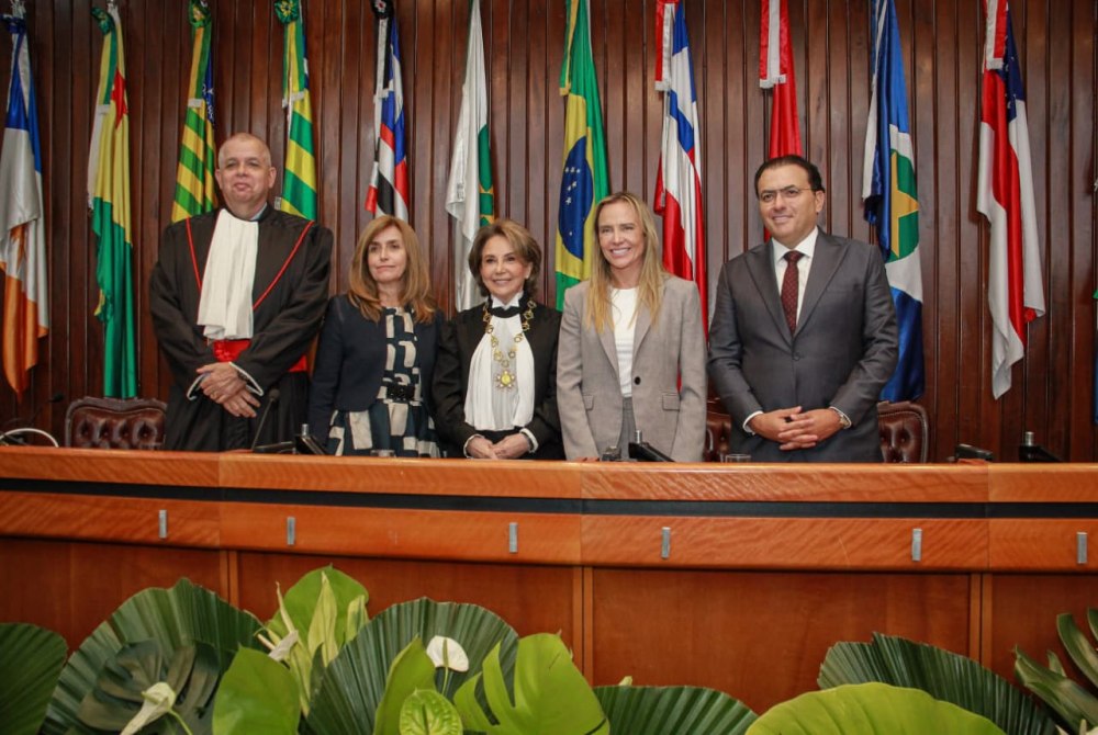 TRF1 recebe novos dirigentes com a participa��o da governadora Celina Le�o
