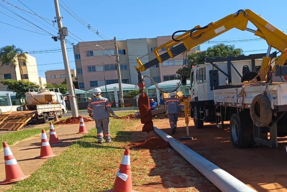 Novo sistema de ilumina��o permitir� atividades noturnas em campo sint�tico do Riacho Fundo