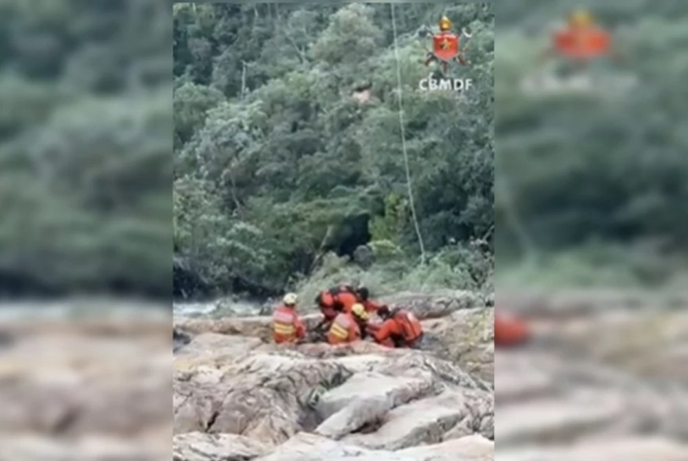 Resgate a�reo do CBMDF salva homem ap�s queda em cachoeira no DF