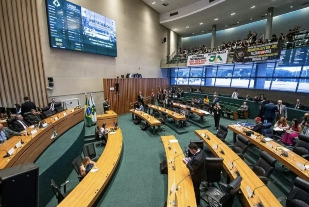CLDF aprova projeto que prevê transporte público 24h no DF e ressarcimento de passagens CLDF aprova projeto que prevê transporte público 24h no DF e ressarcimento de passagens