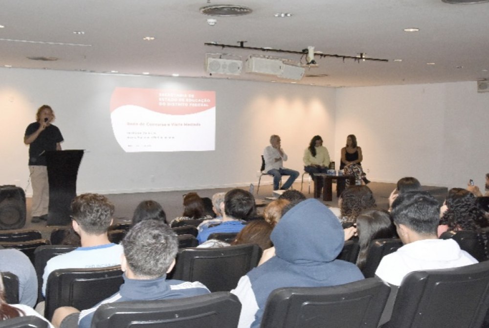 Alunos da rede p�blica do DF participam de discuss�es sobre inclus�o e acesso � cultura