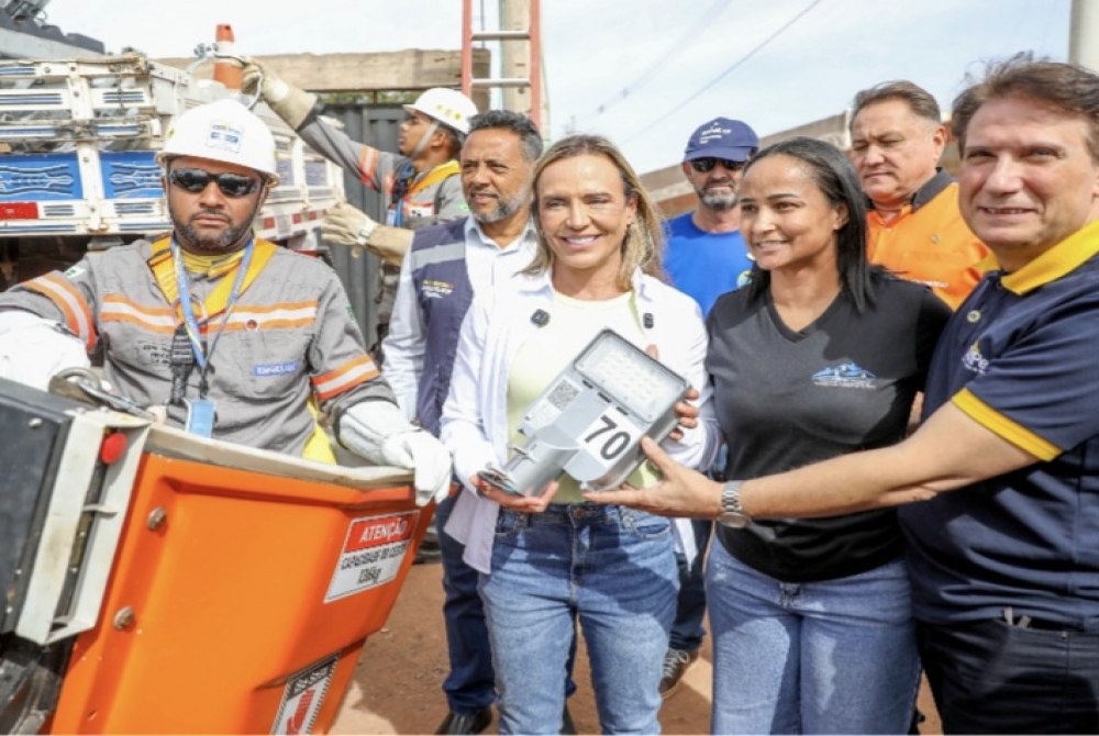 Moradores do Assentamento Dorothy Stang em Sobradinho passam a contar com nova ilumina��o p�blica 