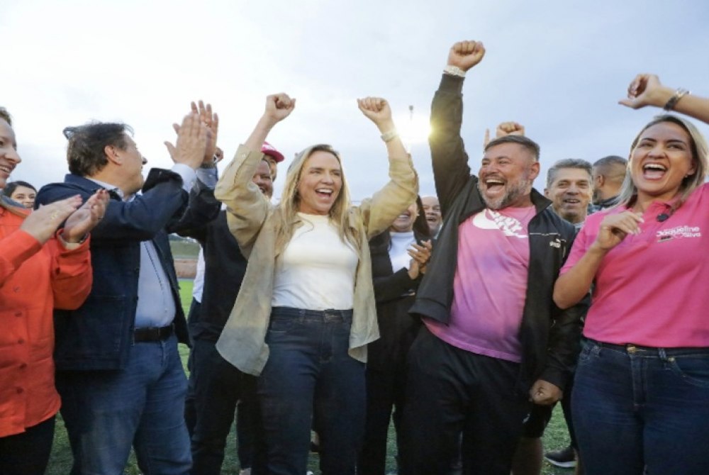 Algumas op��es de t�tulo diferentes do original: Campo do Alvorada ganha ilumina��o em LED e amplia atividades esportivas no Gama
