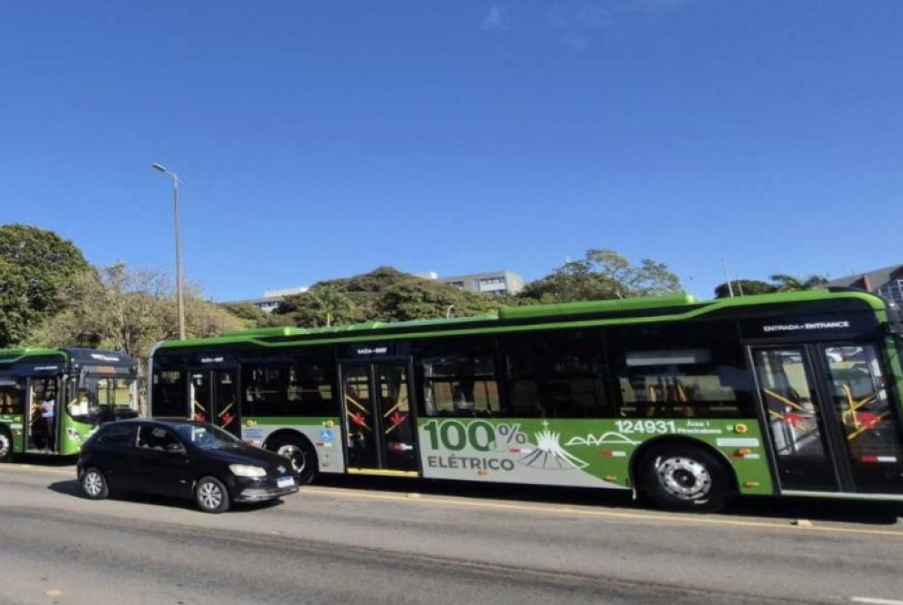 Dezoito �nibus el�tricos chegam � frota do transporte p�blico no DF