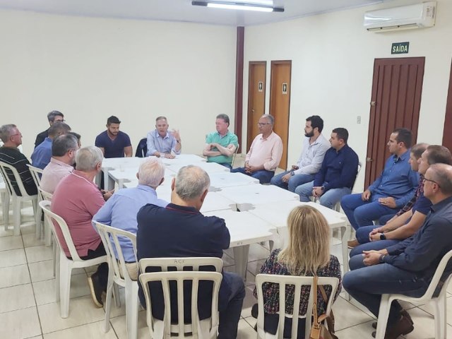 Secretrio de Desenvolvimento  Econmico do Estado de So Paulo participa de reunio na Associao Comercial e  Empresarial de Santa Rita do Passa Quatro