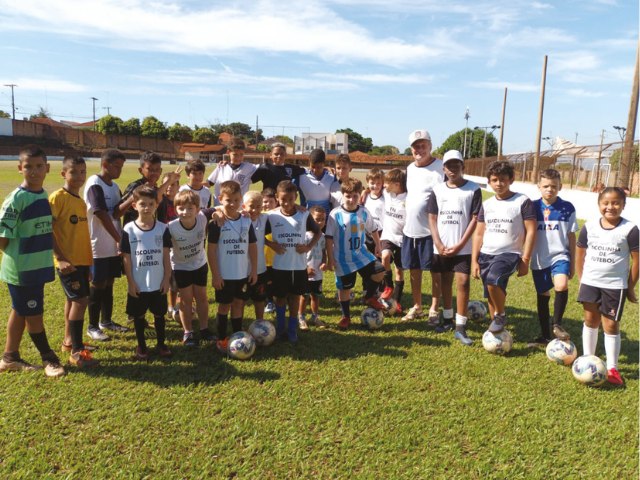 Escolinha de Futebol da Cinelndia completa 2 anos