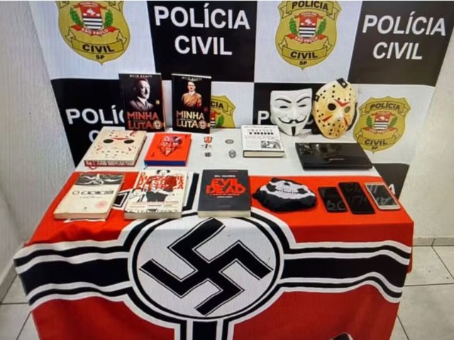 Polcia Civil apreende material com smbolos nazistas em Araraquara
