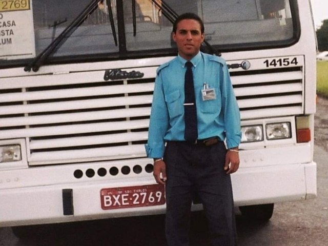 Jefferson Luiz, que atuou na empresa Athenas Paulista, vai trazer de So Carlos para a Santa Rita do Passa Quatro nibus que comeou a operar em 1994, sendo seu primeiro veculo na profisso