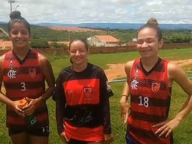Meninas do Guarani/R4 intensificam treinos no campo e no Tik Tok; assista