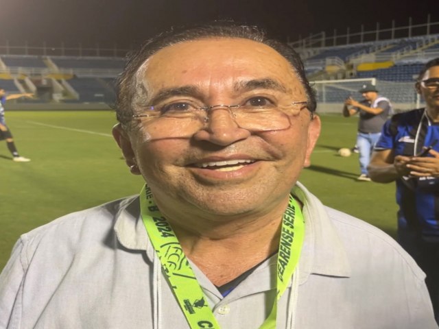 Jogadores do Cariri homenageiam Dr. Henrique Costa Figueiredo. Gestor do clube, Raimundo de Freitas, falou sobre homenagem. Veja