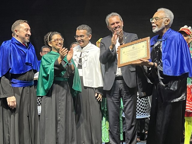 Gilberto Gil recebe ttulo de Doutor Honoris Causa da URCA e  homenageado por grupos de reisados; Veja