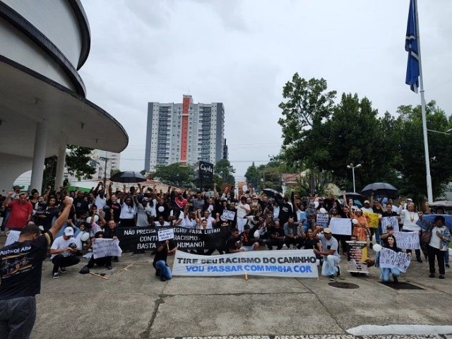 Tubaro fez manifestao contra racismo 