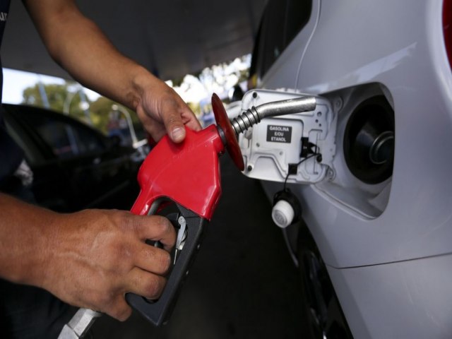 Gasolina deve ficar mais cara a partir desta quinta-feira aps mudana no ICMS