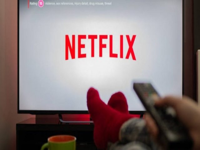 Assista onde quiser? Procon SC notifica Netflix aps anncio de cobrana extra por compartilhamento de senha