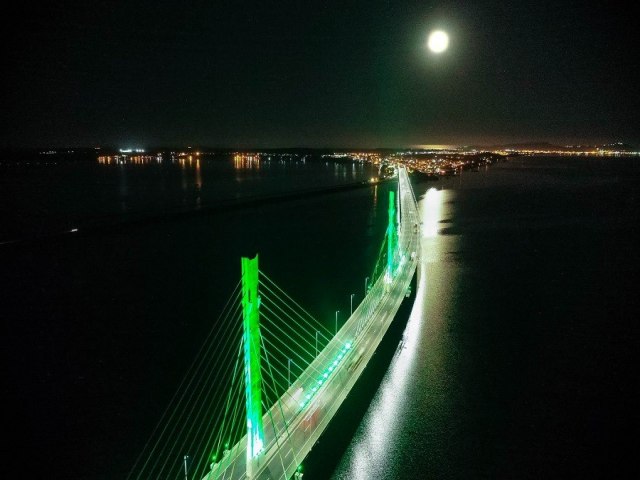 Iluminao verde na Ponte Anita Garibaldi para comemorar Dia do Meio Ambiente