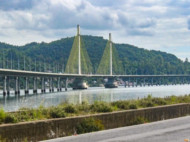 Homem embriagado que colidiu na ponte de Laguna contra carro que levava pacientes  condenado a pagar R$ 7,1 mil em indenizao e danos materiais