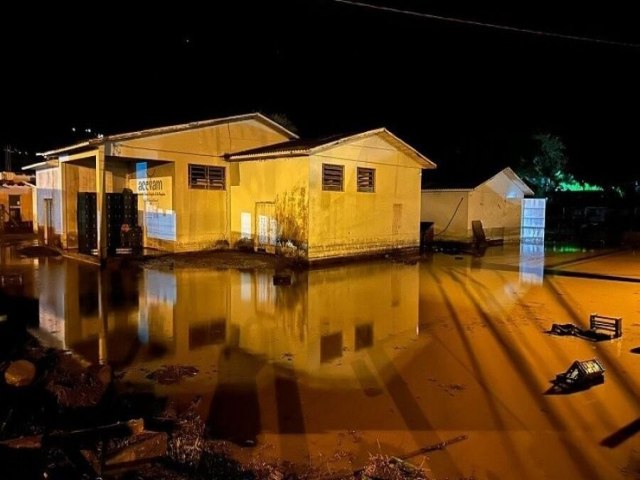 Equipes de Bombeiros Militares Atuam no Resgate de Desabrigados em Praia Grande devido a Fortes Chuvas