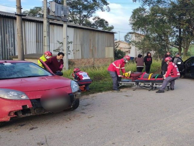 Mulher  arremessada para fora do automvel durante acidente em Sango