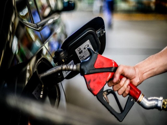 Preo da gasolina cai pela segunda semana seguida em SC