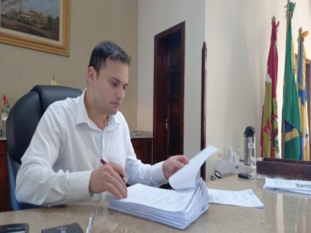 Vicente Corra Costa renuncia  prefeitura de Capivari de Baixo; caso ir  primeira instncia