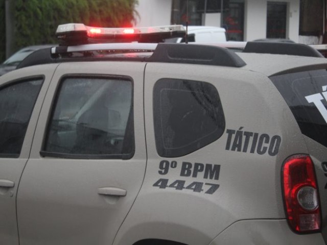 Criminosos fazem a limpa em residncia de Laguna