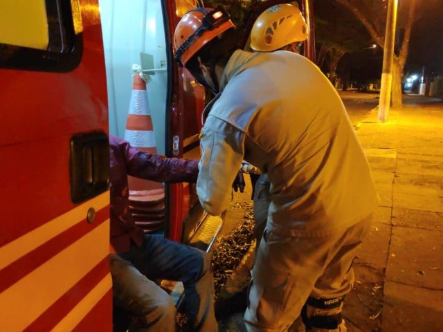 Homem tenta matar vizinho e o seu irmo com golpes e faca