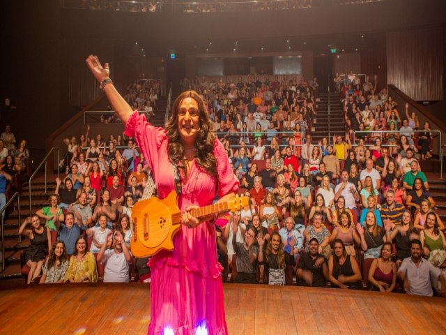 Humorista ndio Behn apresenta espetculo Gratiluz com Dra. Rosngela em Capivari de Baixo