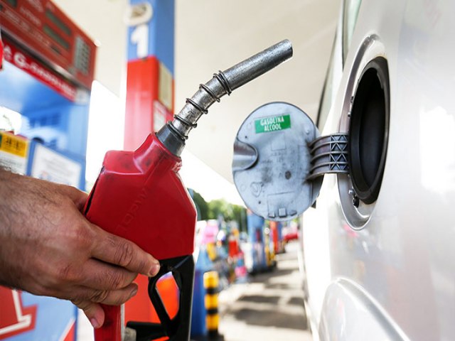 SC est entre os 10 estados com gasolina mais cara do pas