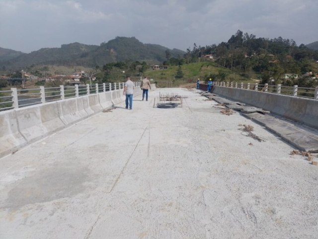 Ponte da Guarda, em Tubaro, chega a quase 50% da obra concluda