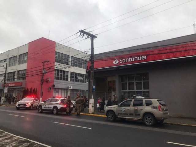 Briga no Centro de Tubaro mobiliza a polcia e chama a ateno