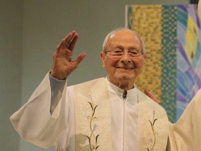 Padre Raimundo Ghizoni comemorou 98 anos