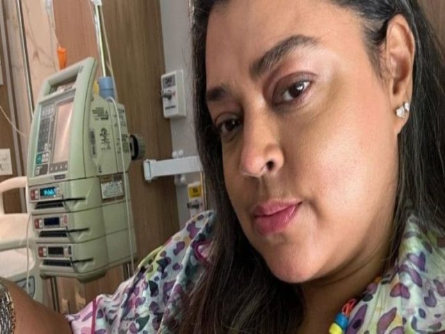 Preta Gil d entrada em hospital para retirar tumor no intestino