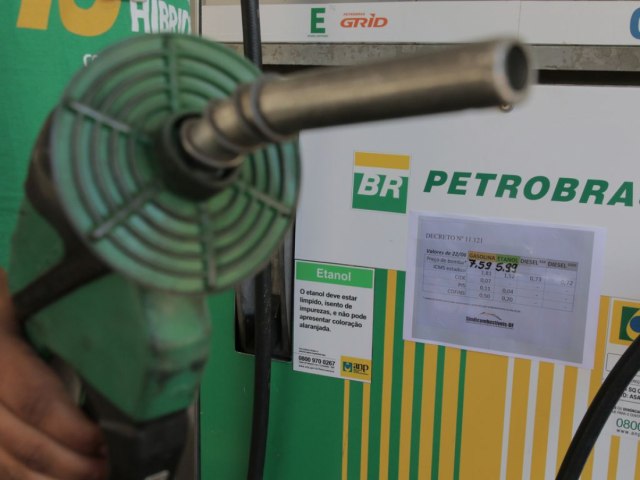 Petrobras anuncia aumento do preo da gasolina e do diesel