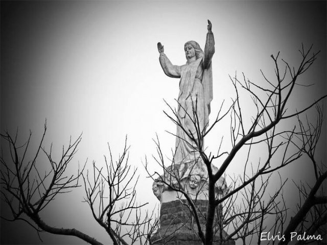 Nossa Senhora da Glria, h 70 anos no topo do morro, ser celebrada com missa e procisso