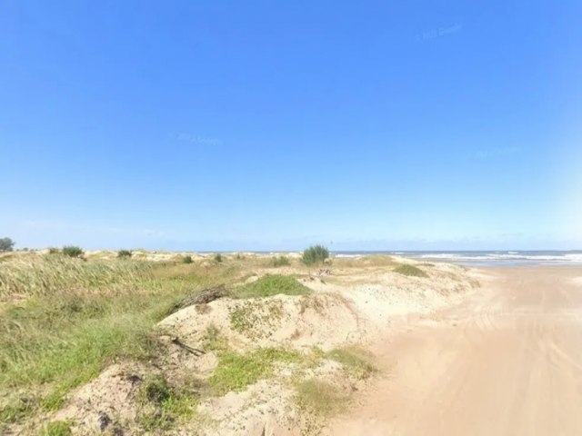 Casal encontra ossada durante caminhada em praia no Sul de SC