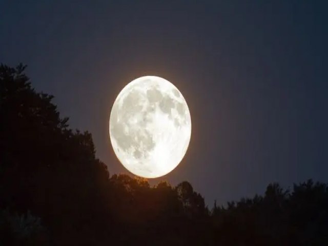 Superlua de 30 de agosto: fenmeno poder afetar as mars e a navegao em SC; entenda