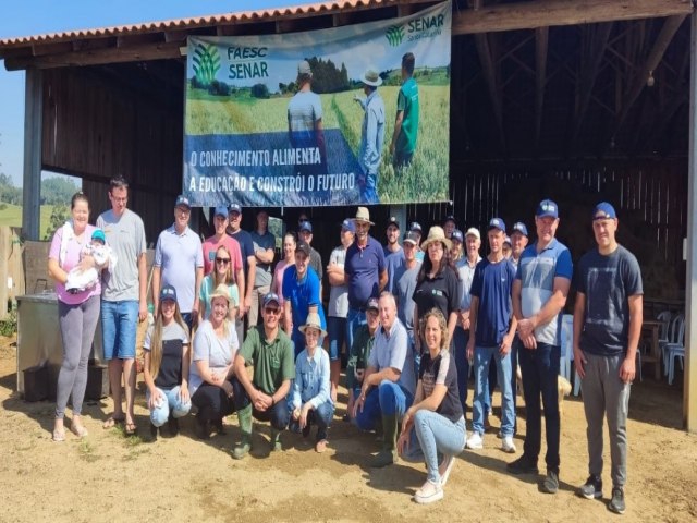 Produtores de leite de Brao do Norte aperfeioam conhecimento sobre manejo de pastagens de inverno